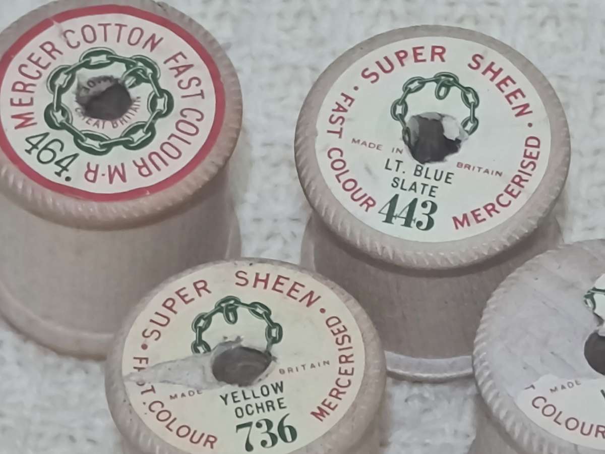 X6 Vintage Wooden bobbins