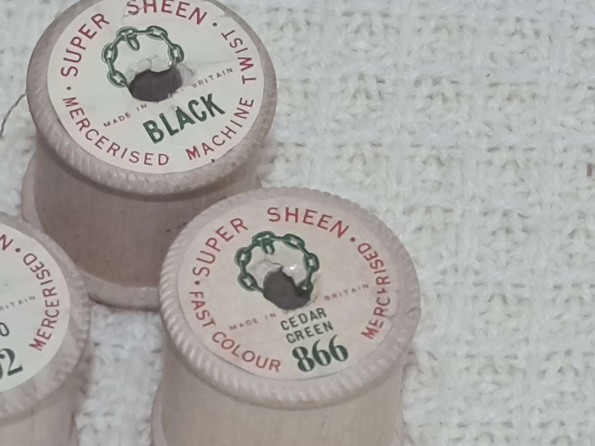 X6 Vintage Wooden bobbins