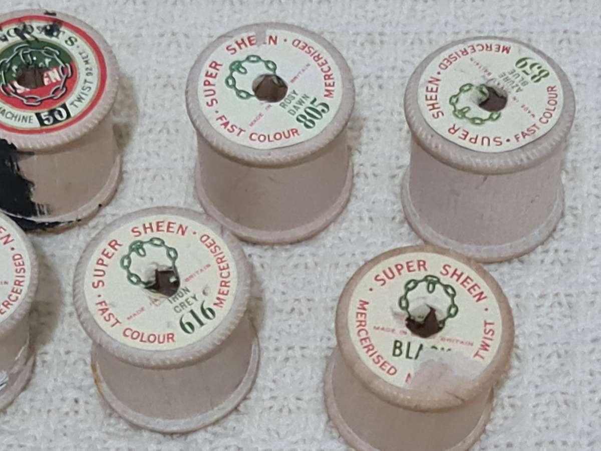 X7 Vintage Wooden Bobbins