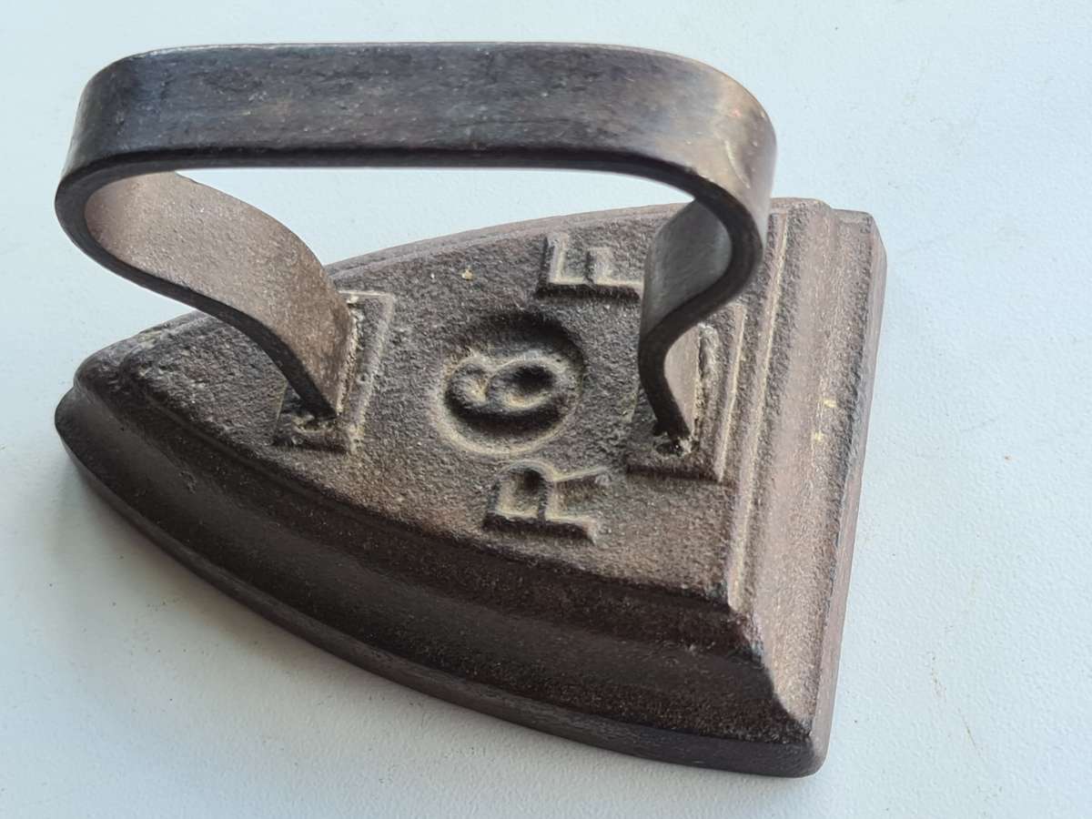 R & F no 6 Sad Iron