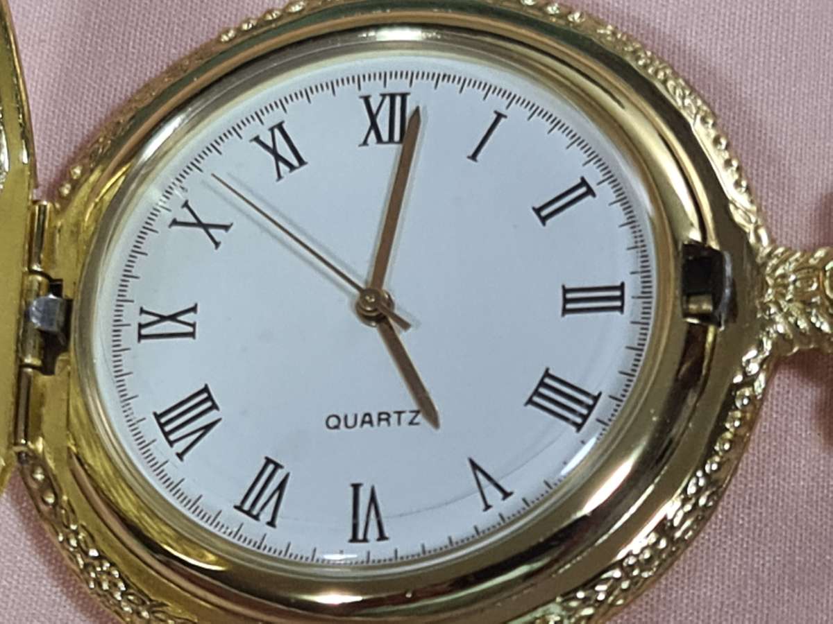 Pocket Watch: Quartz gold tone