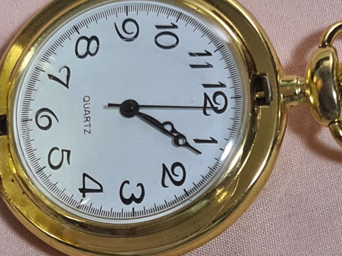 Pocket Watch: Quartz gold tone