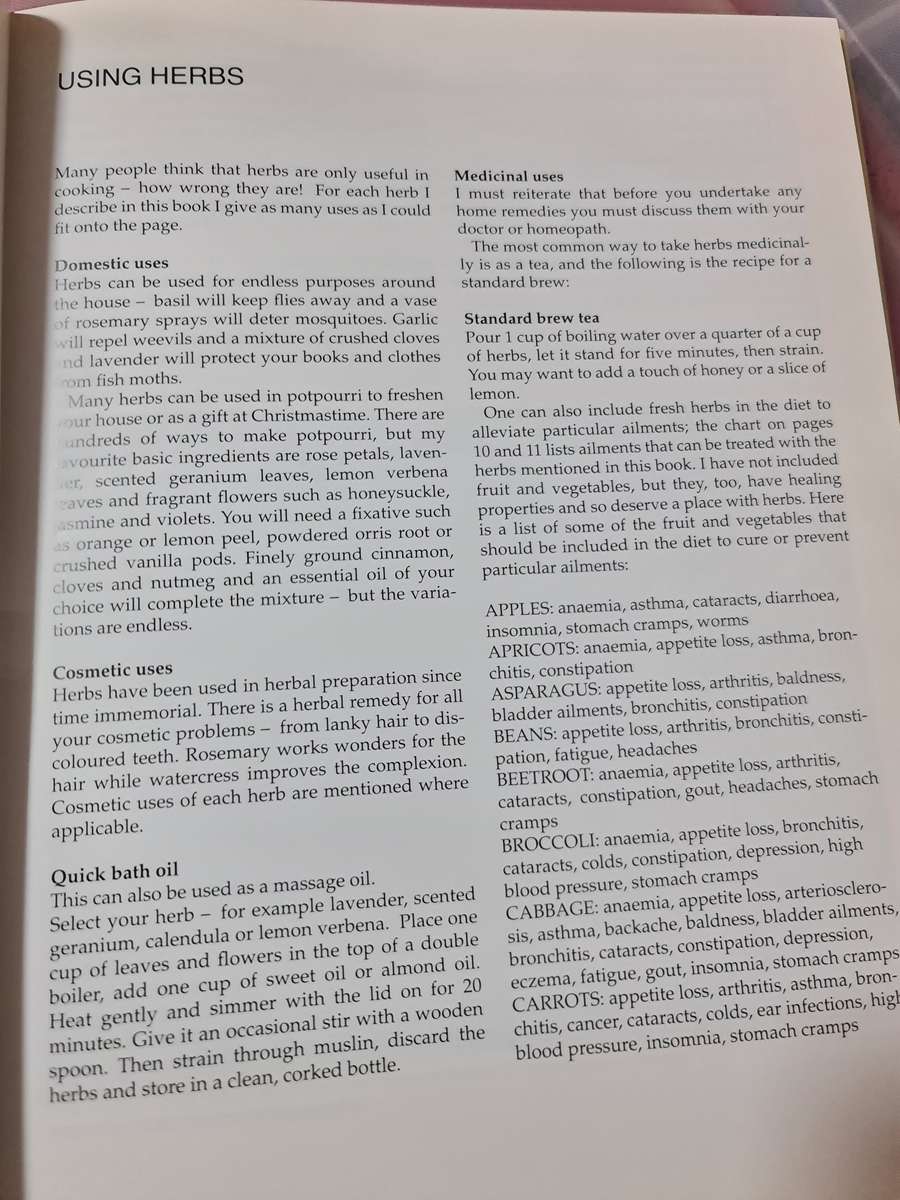 Margaret Roberts: A-Z of Herbs