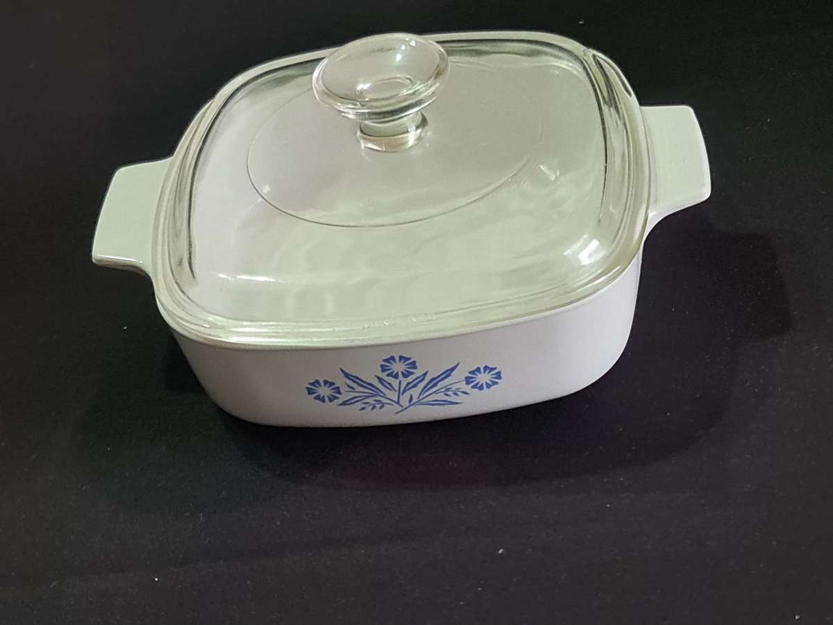 Blue Cornflower Corningware bowl with lid.