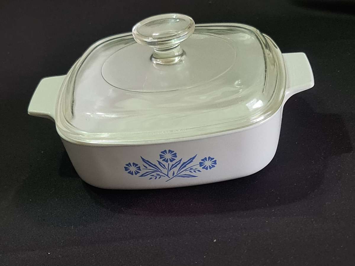 Blue Cornflower Corningware bowl with lid.