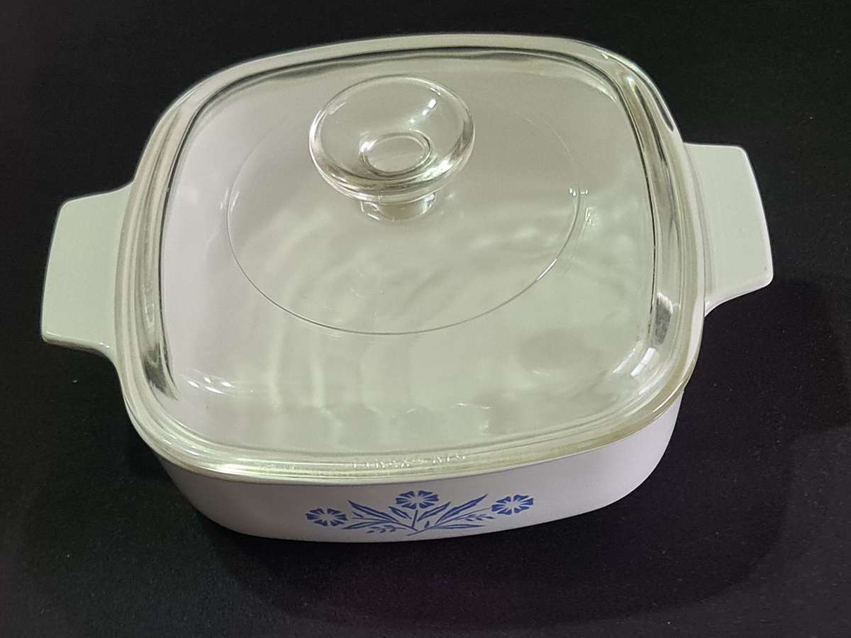 Blue Cornflower Corningware bowl with lid.