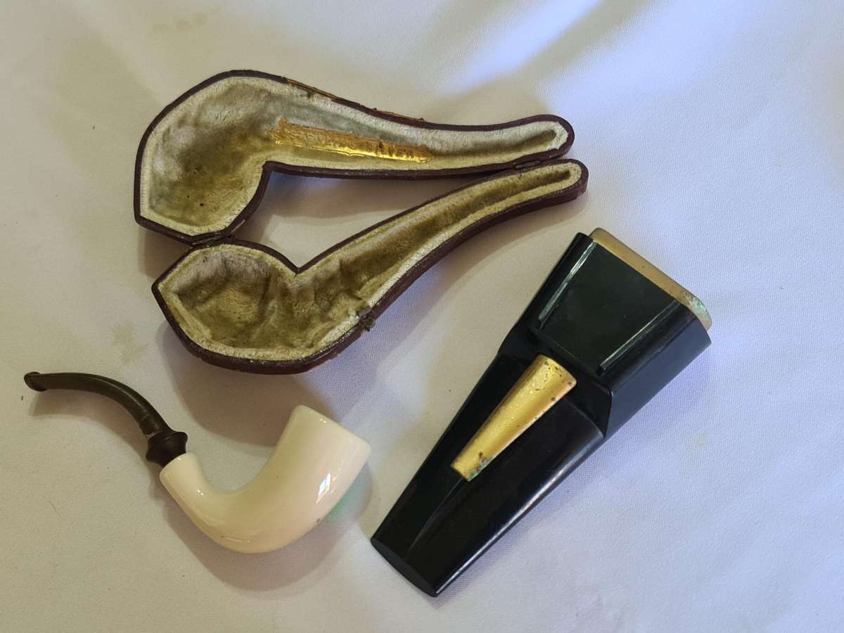 Vintage Lighter, Pipe holder and Meerschum pipe