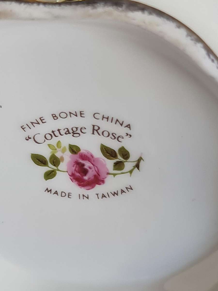 Fine Bone China "Cottage Rose" Made in Taiwan Coffee Pot