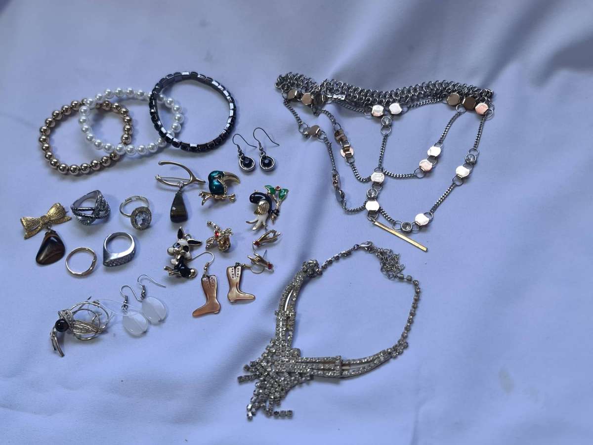 Mixed lot of vintage jewelry