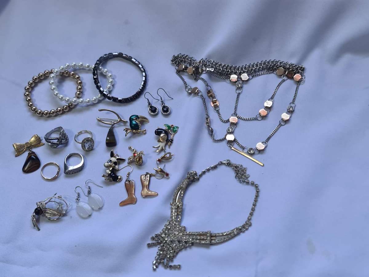 Mixed lot of vintage jewelry