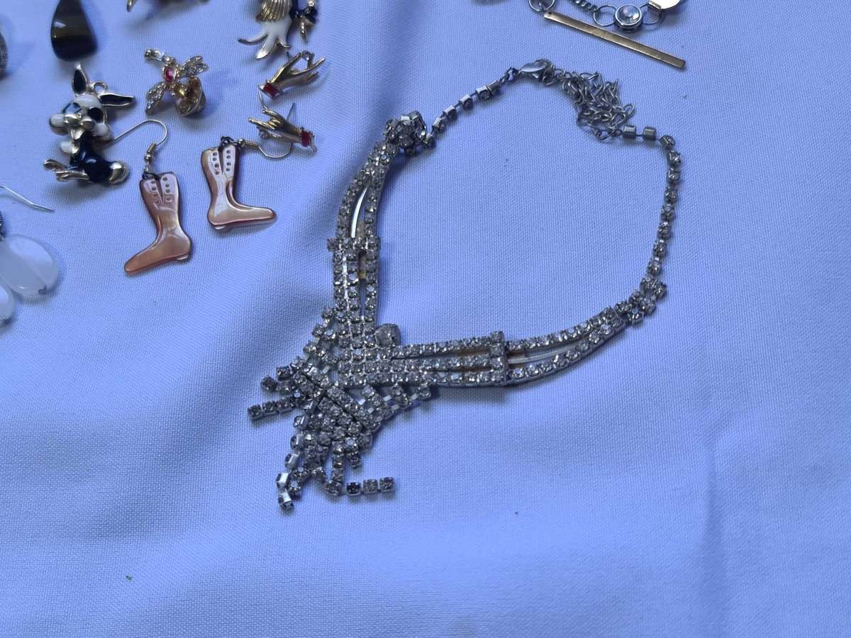 Mixed lot of vintage jewelry