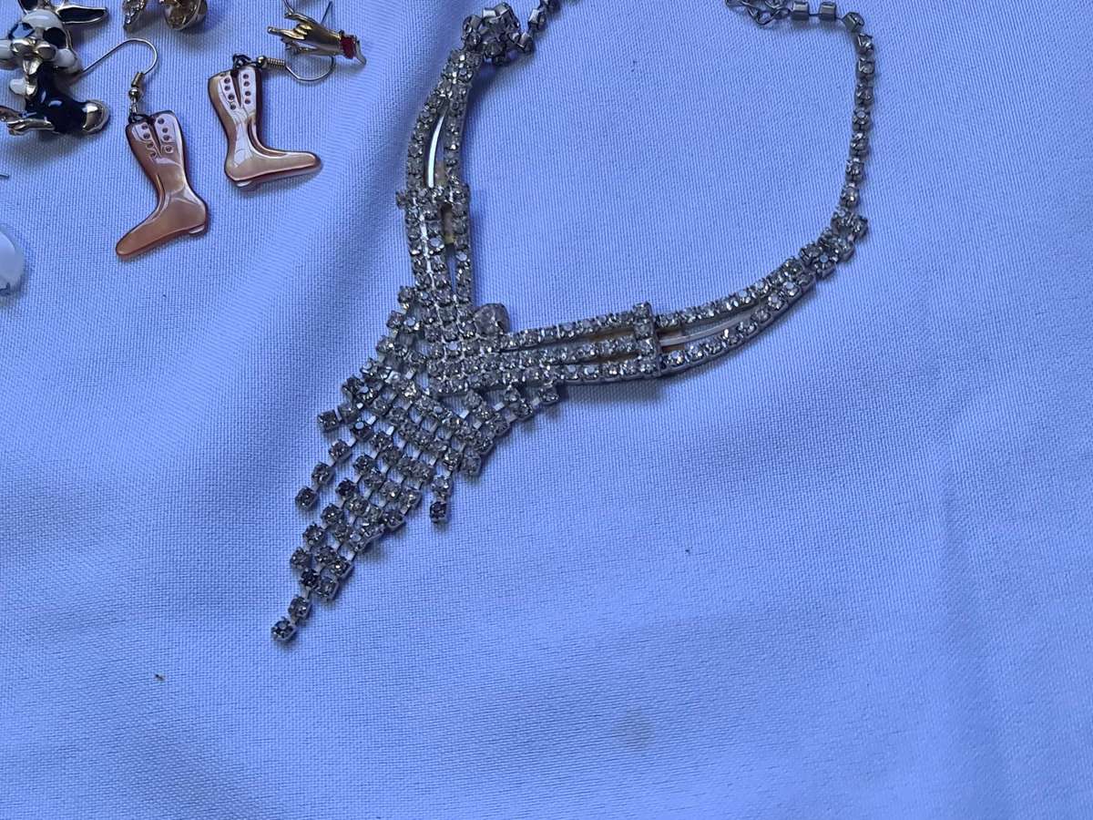 Mixed lot of vintage jewelry