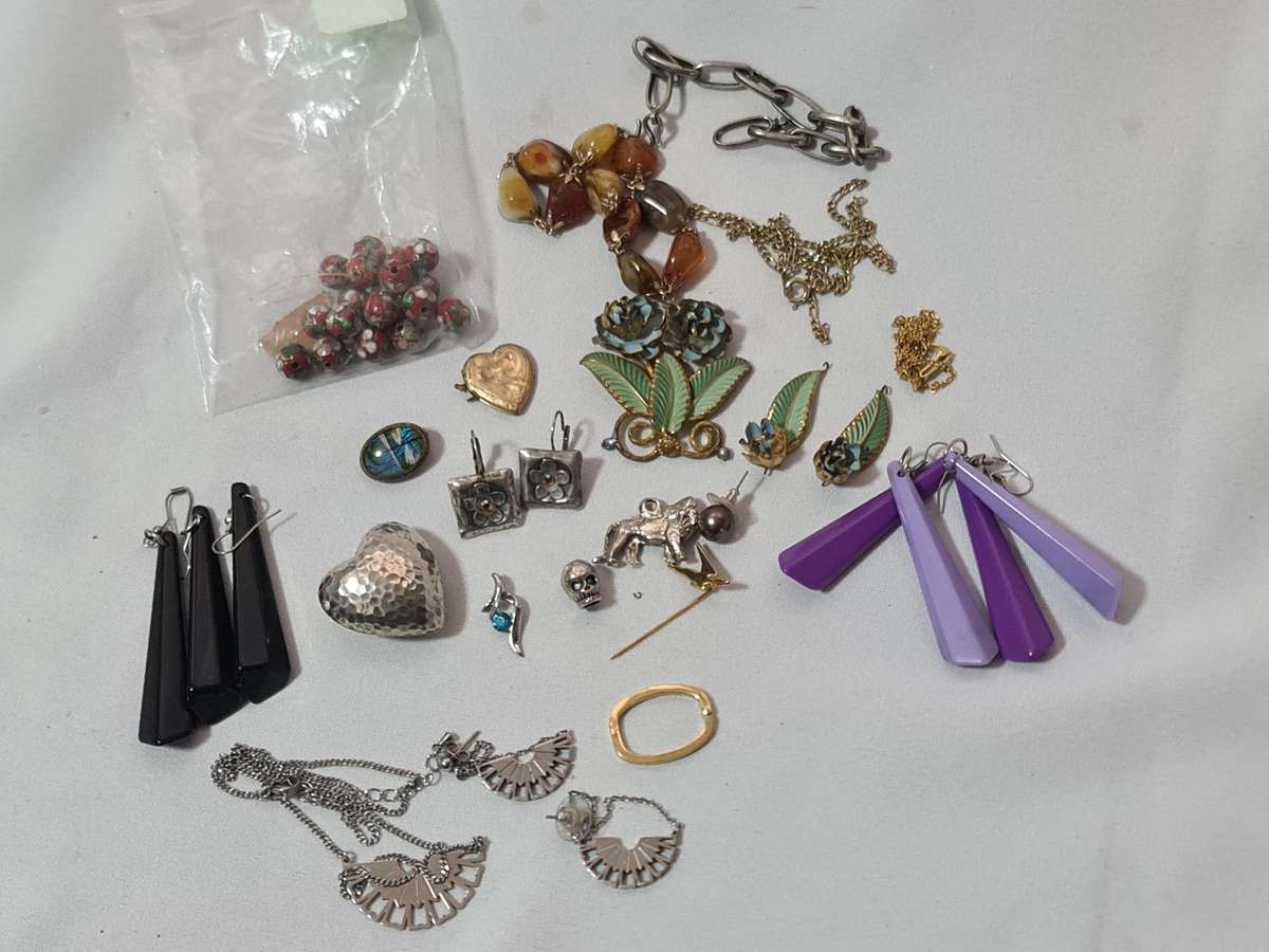 Mixed Vintage Jewelry. Some needs repair. No silver.