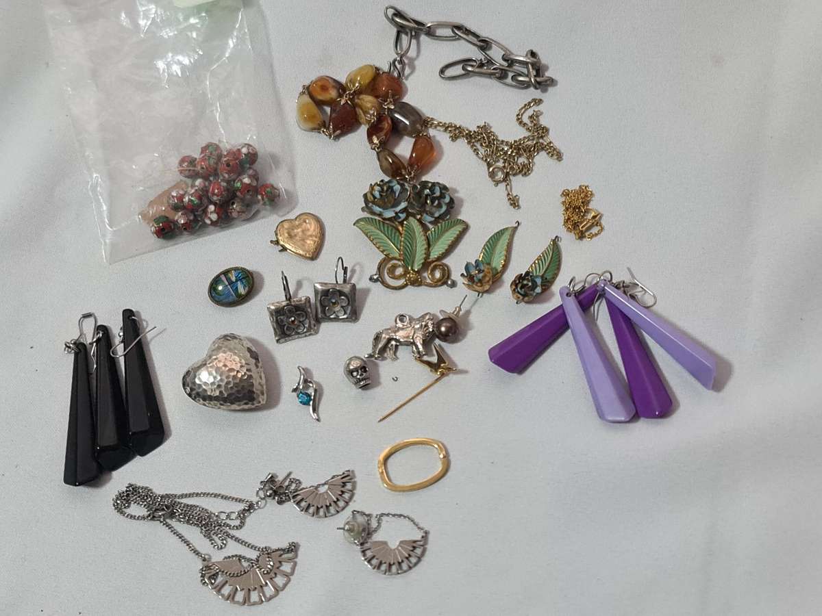 Mixed Vintage Jewelry. Some needs repair. No silver.