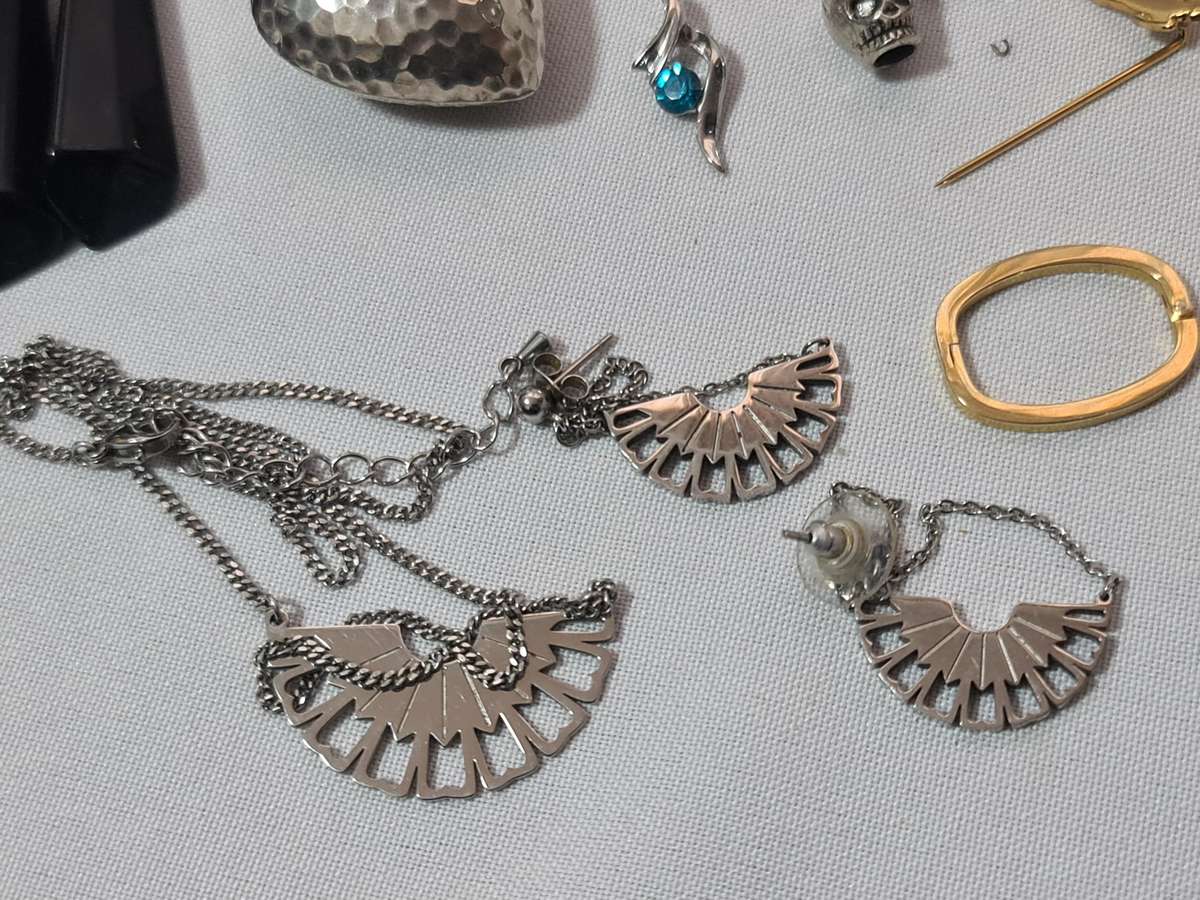 Mixed Vintage Jewelry. Some needs repair. No silver.