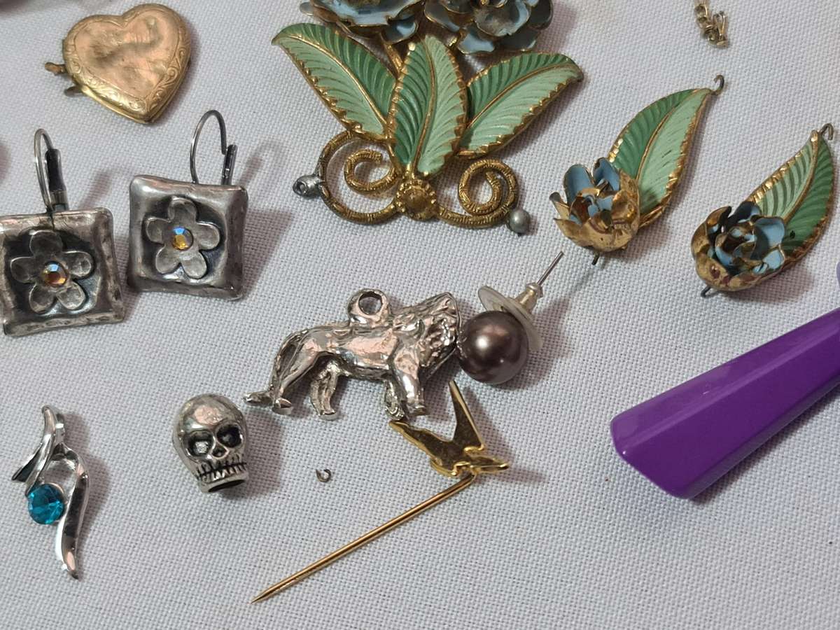 Mixed Vintage Jewelry. Some needs repair. No silver.