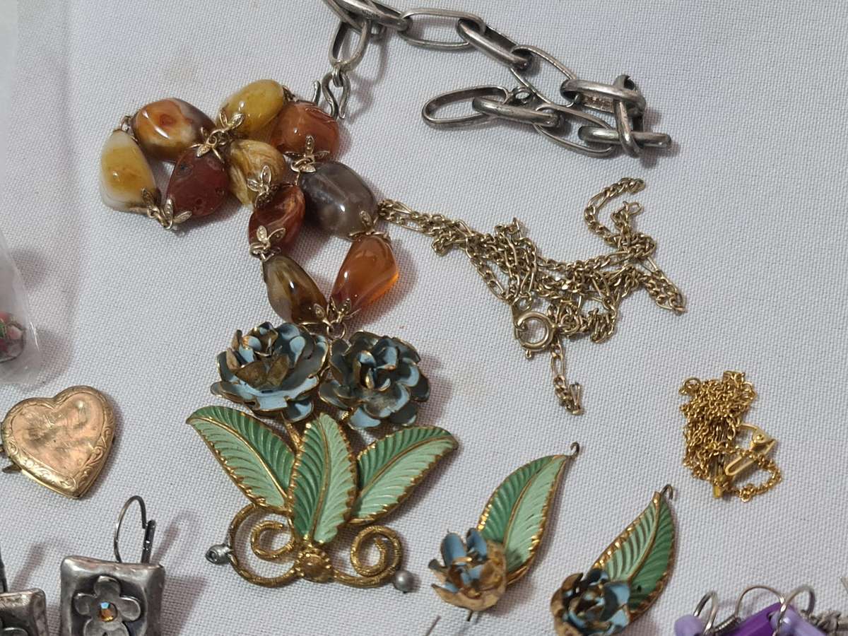 Mixed Vintage Jewelry. Some needs repair. No silver.