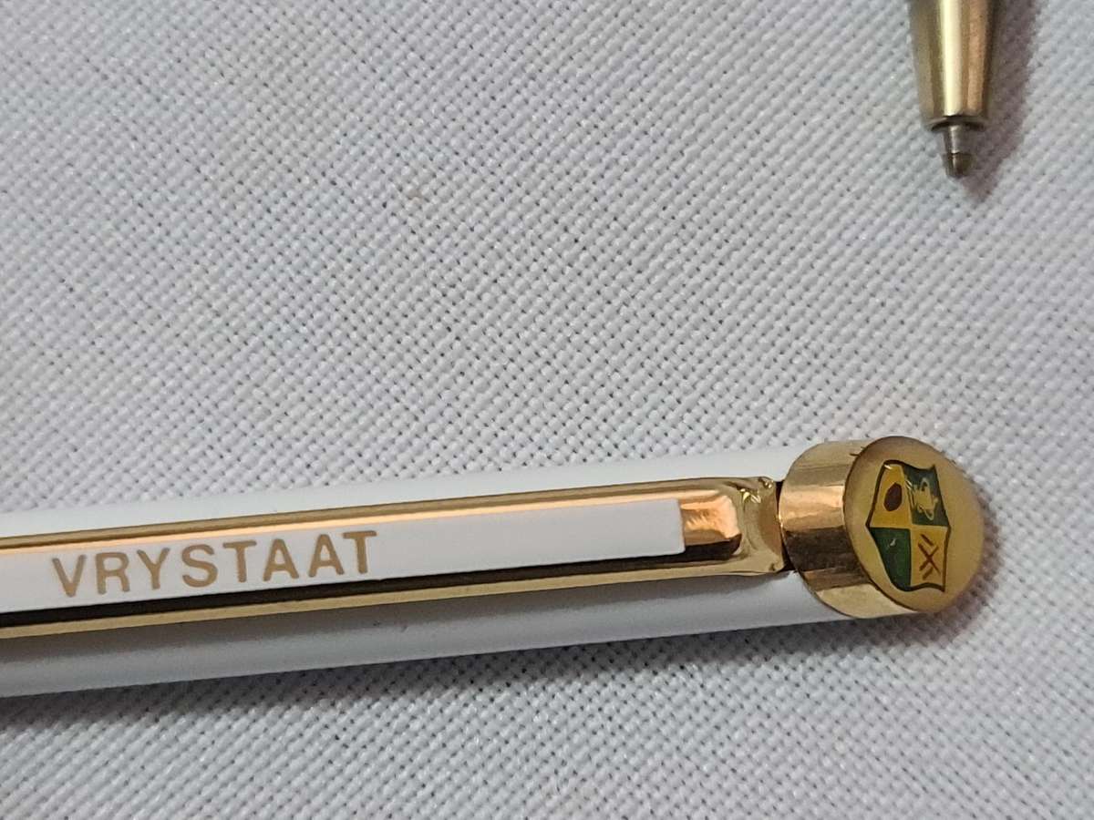 X14 Mixed pens. Cross, Big, Pilot etc.