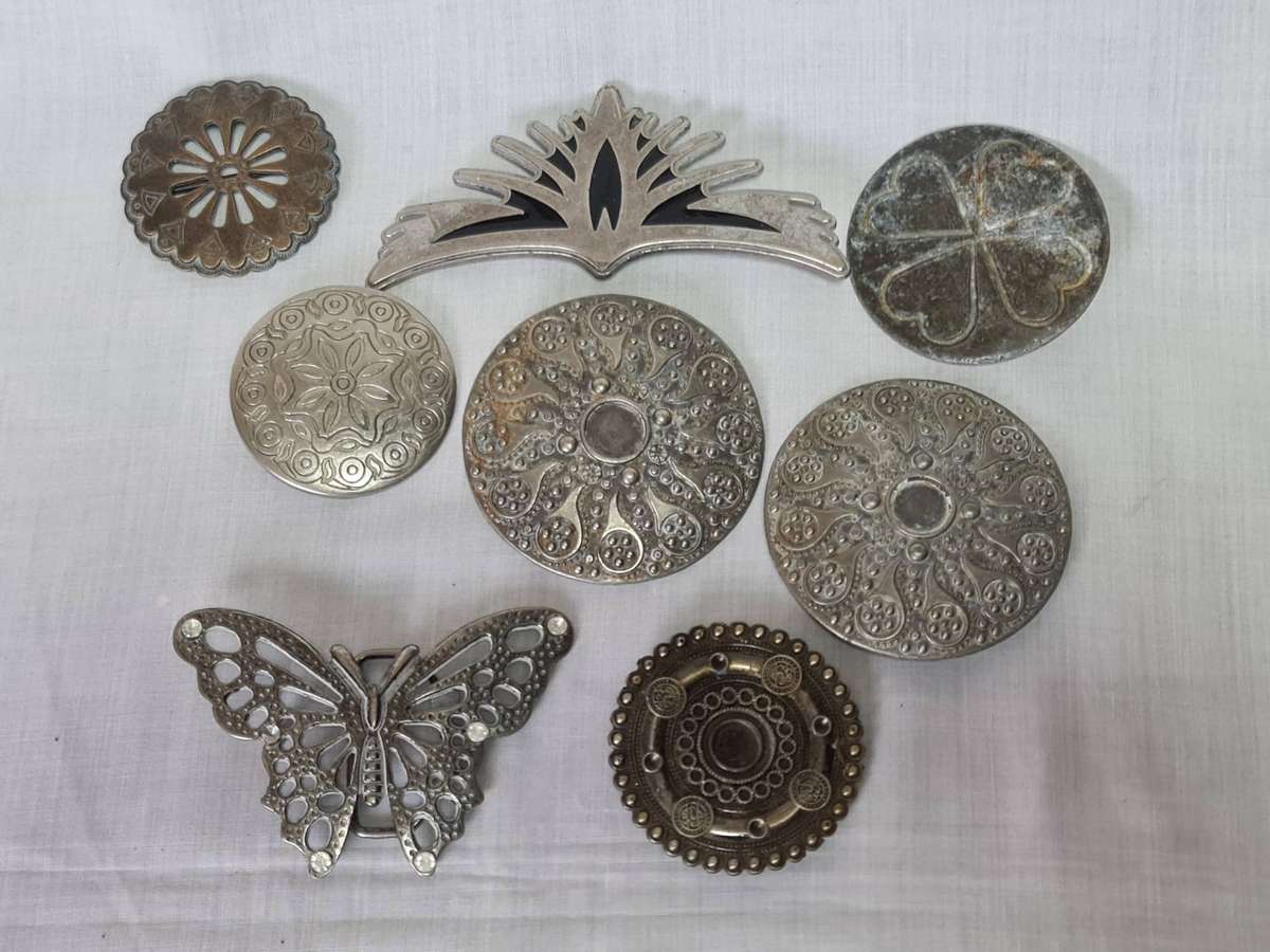 X8 Mixed vintage metal belt buckles
