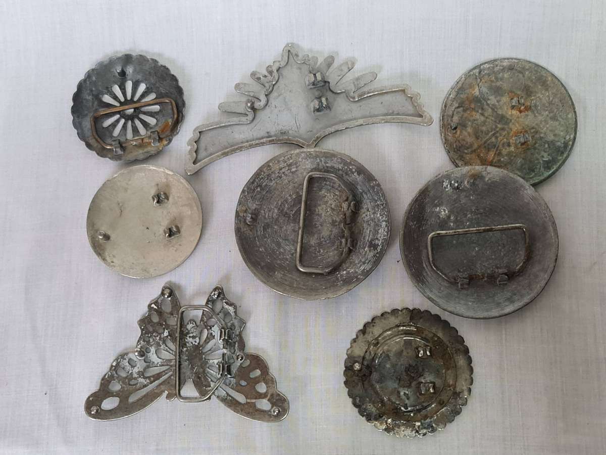 X8 Mixed vintage metal belt buckles
