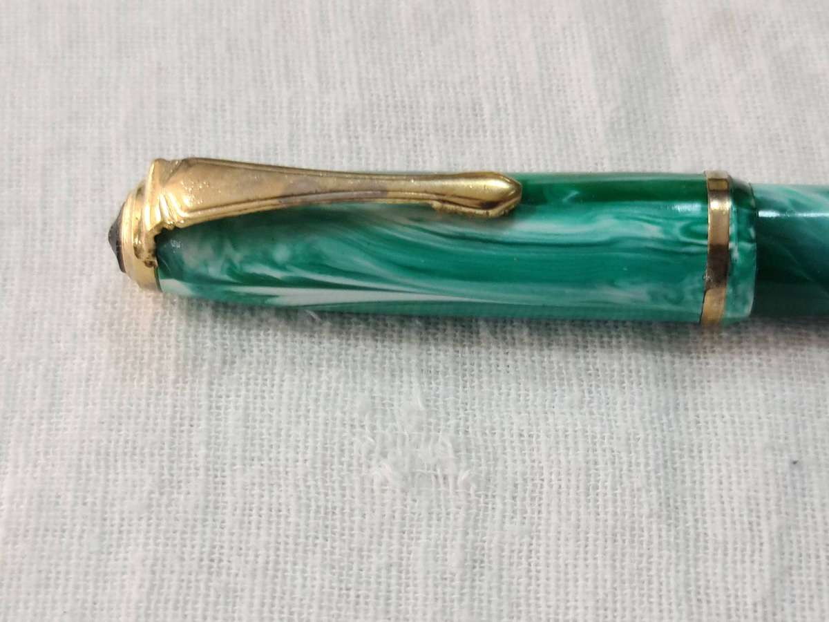 Pen: Vintage Hifra 4254 vintage  green fountain pen
