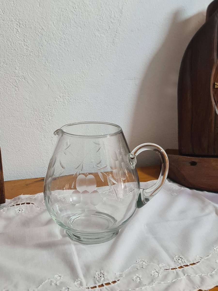 Grape pattern glass limonade jug