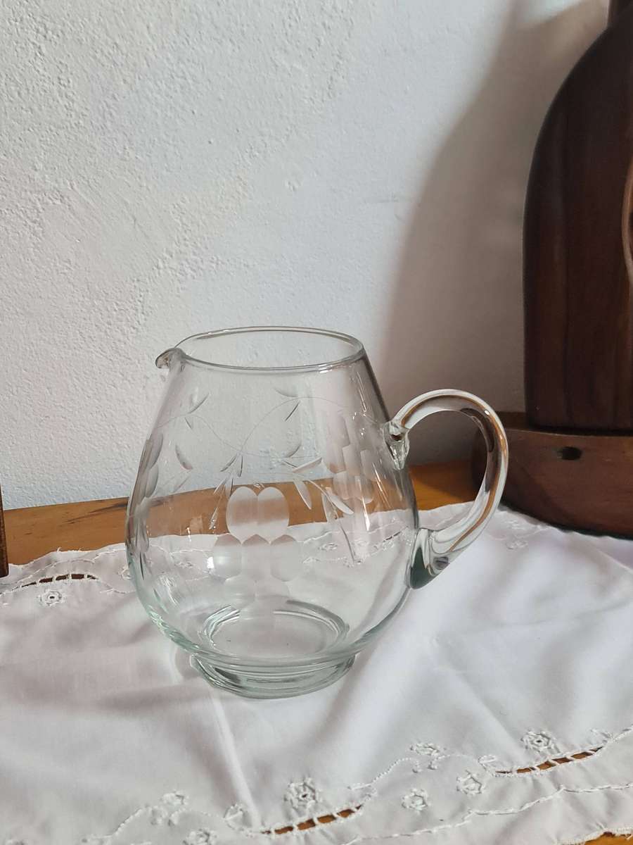 Grape pattern glass limonade jug