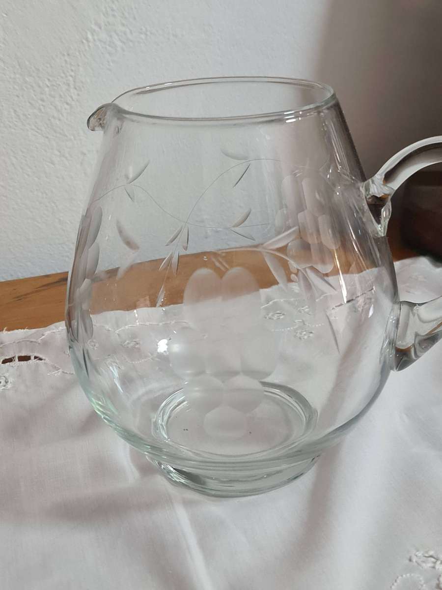 Grape pattern glass limonade jug