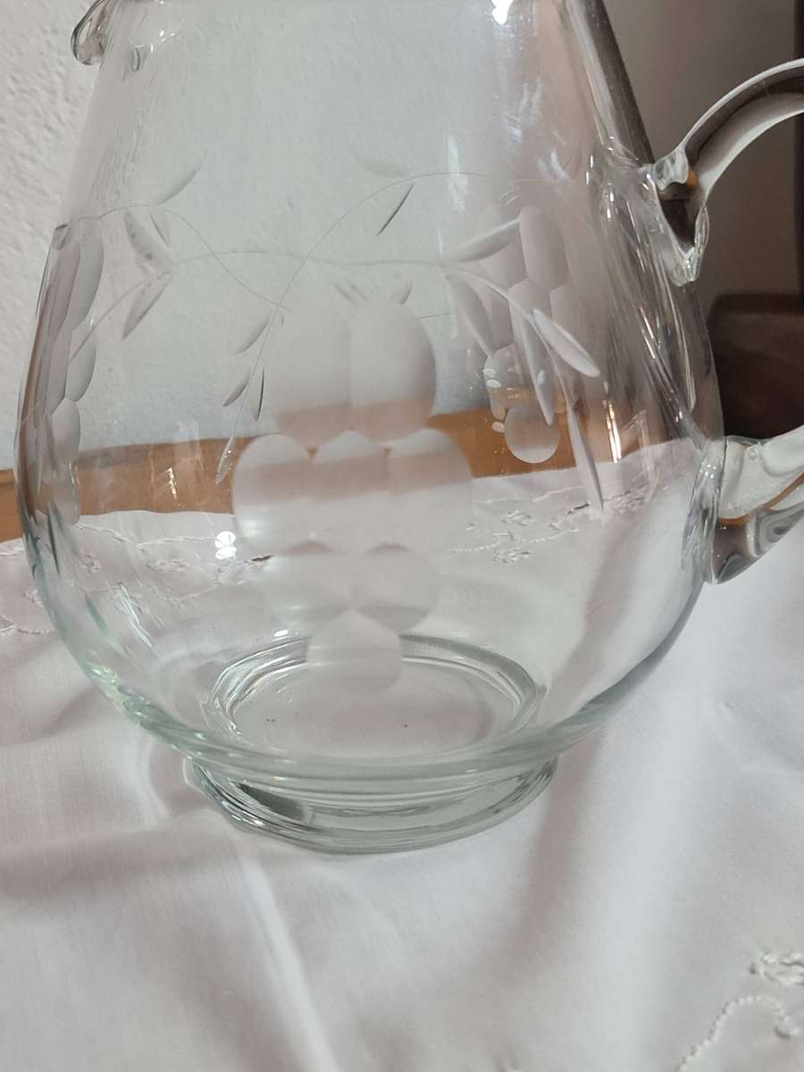 Grape pattern glass limonade jug