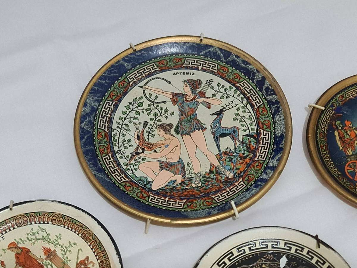 X4 Made in Greece decor plates