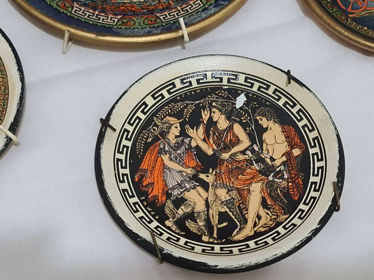 X4 Made in Greece decor plates