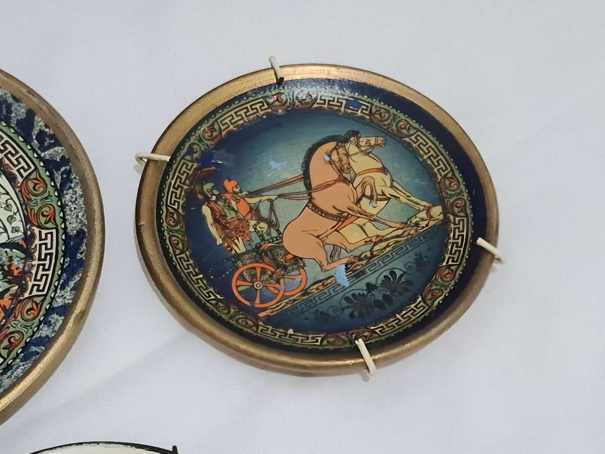 X4 Made in Greece decor plates