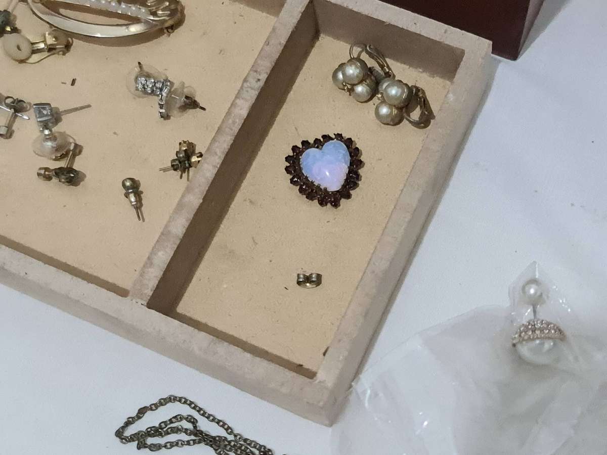 Vintage Jewelry box with some jewelry