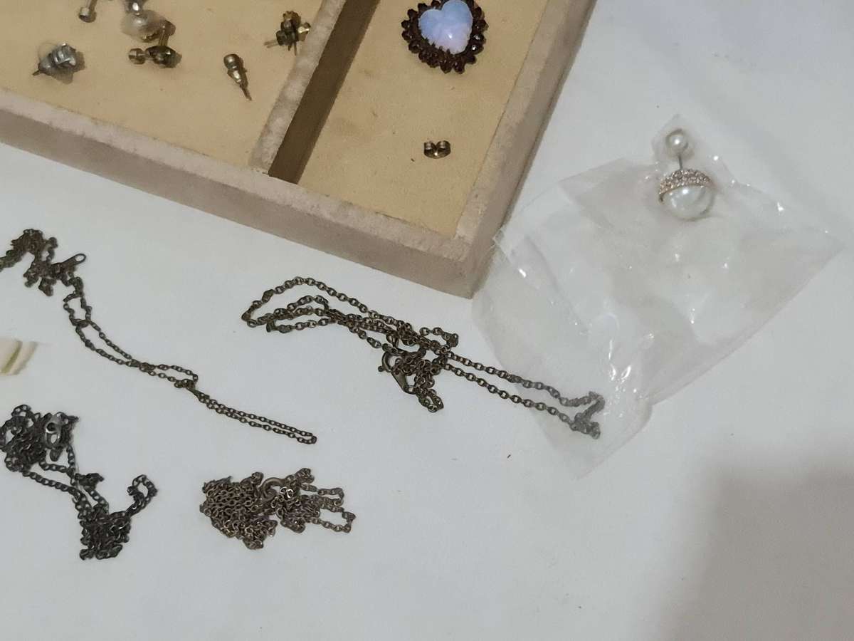 Vintage Jewelry box with some jewelry