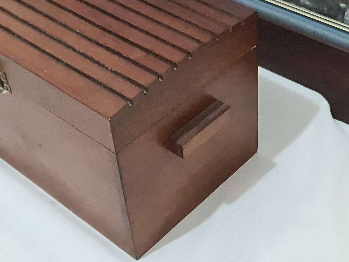 Vintage Jewelry box with some jewelry