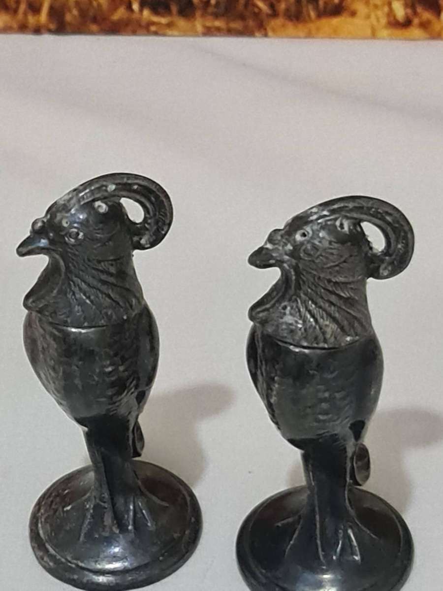 Circa 1930 Viking Bird salt and pepper shakers