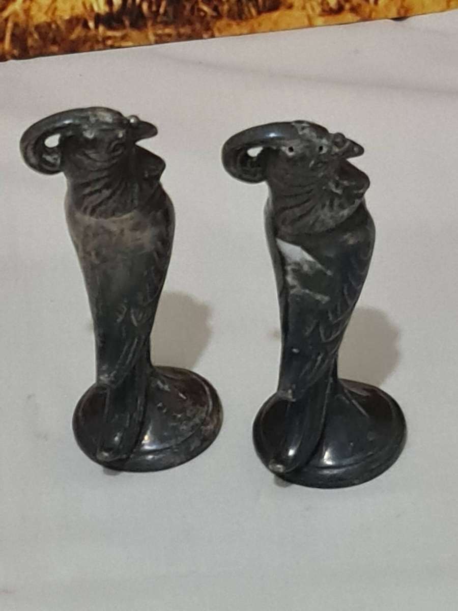 Circa 1930 Viking Bird salt and pepper shakers
