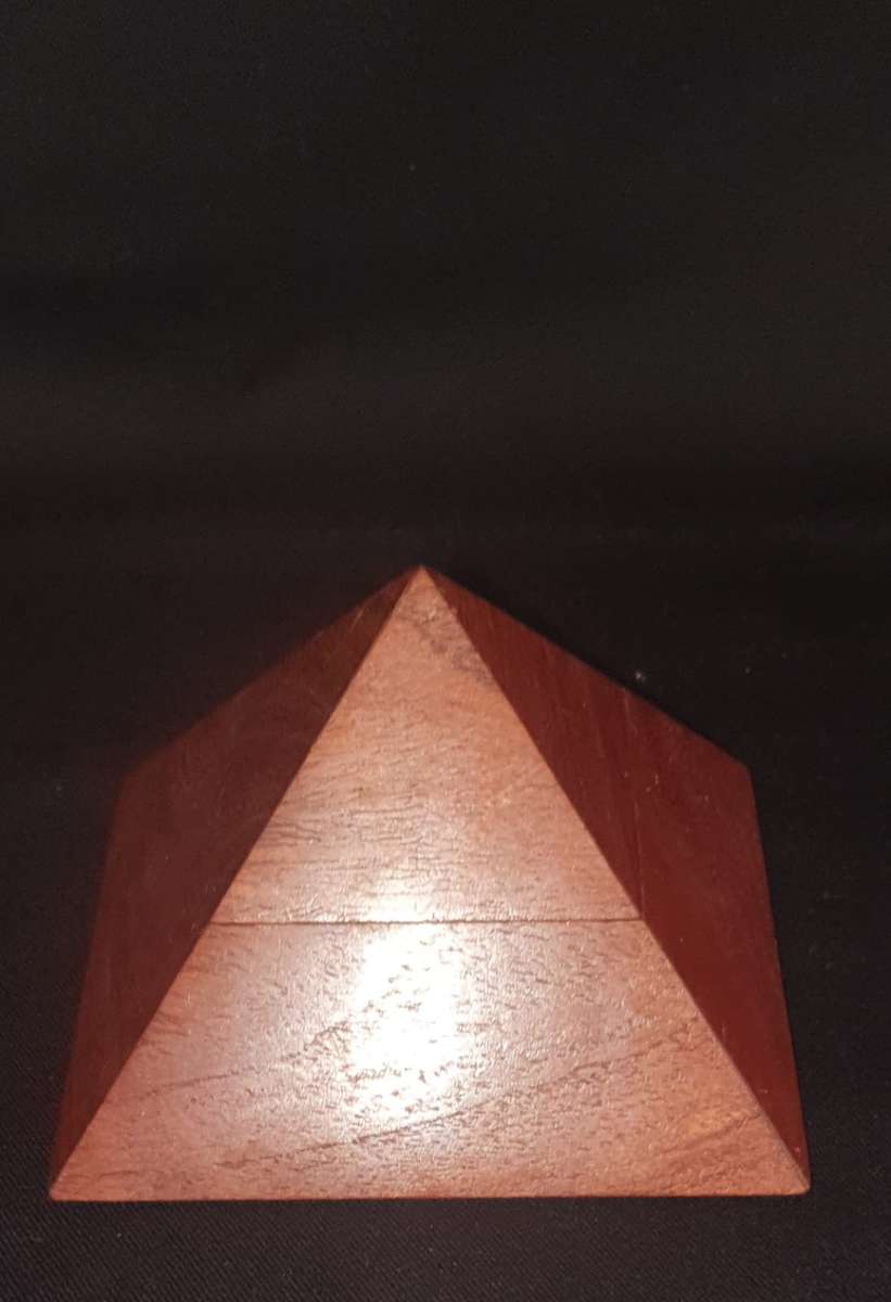 Wooden pyramid box