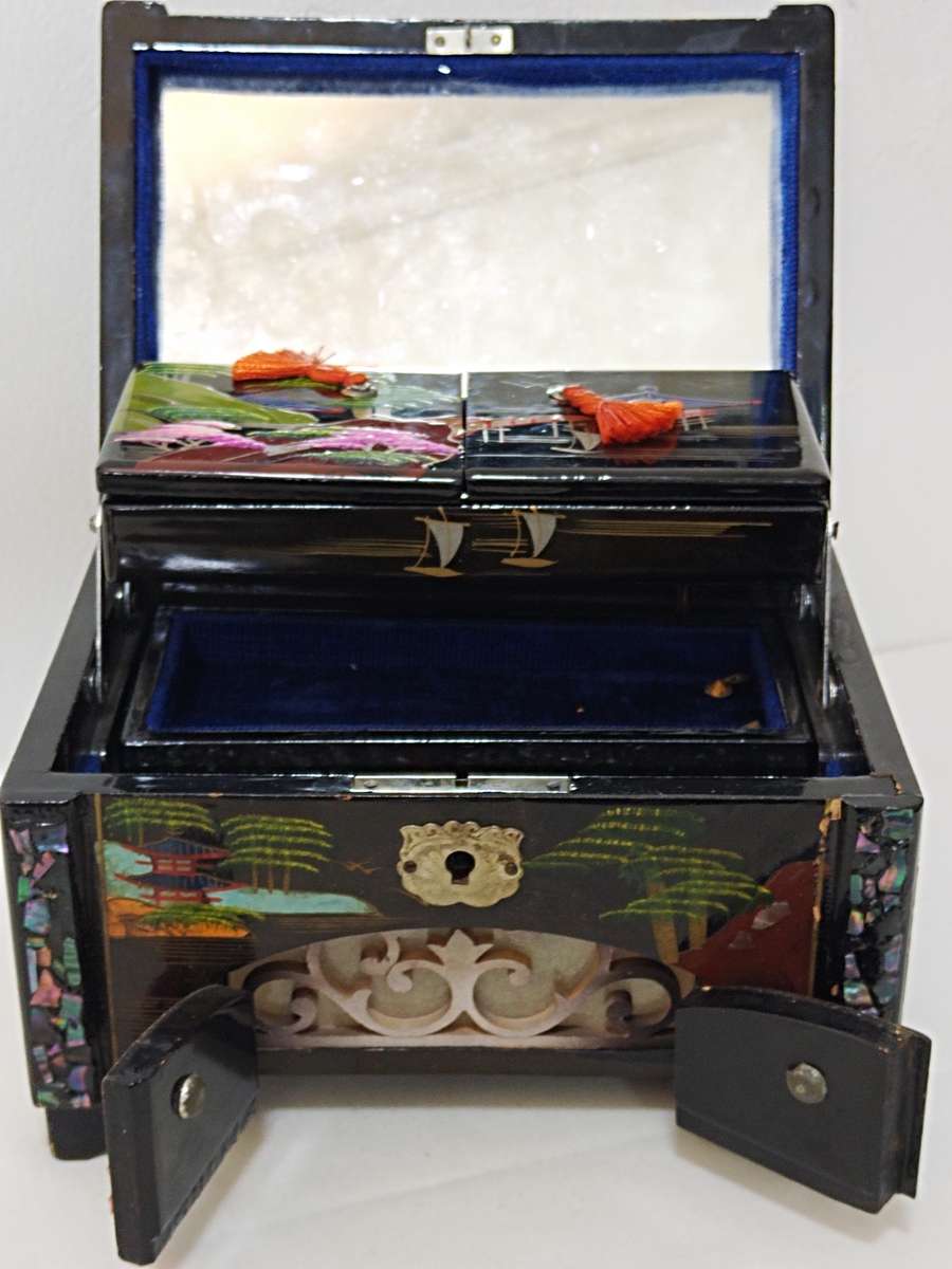 Circa 1950's Japanese musical jewelry Box