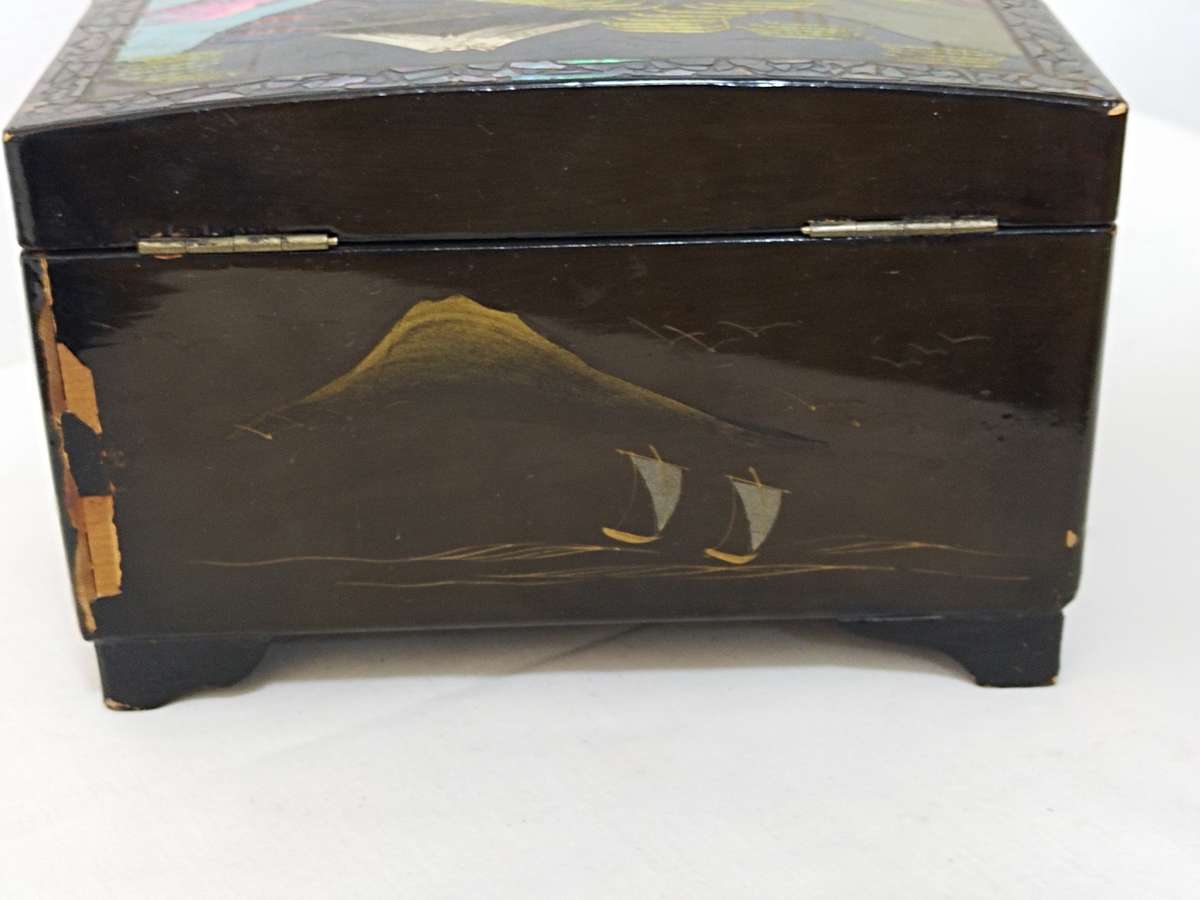 Circa 1950's Japanese musical jewelry Box