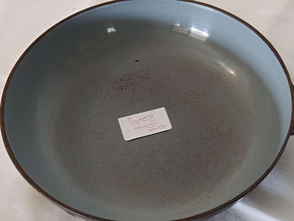 Retro polka dot cast iron pan.: FE Belgium