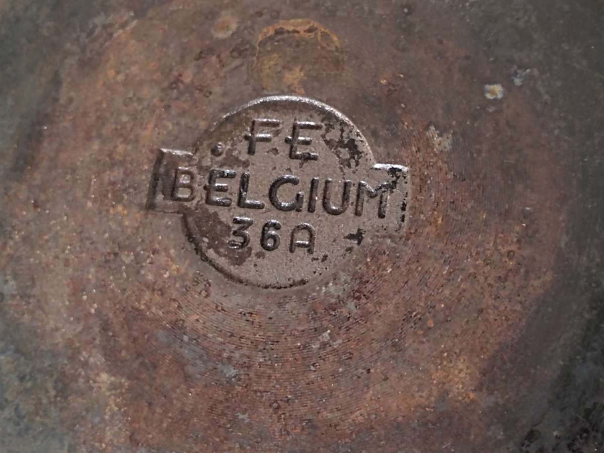 Retro polka dot cast iron pan.: FE Belgium
