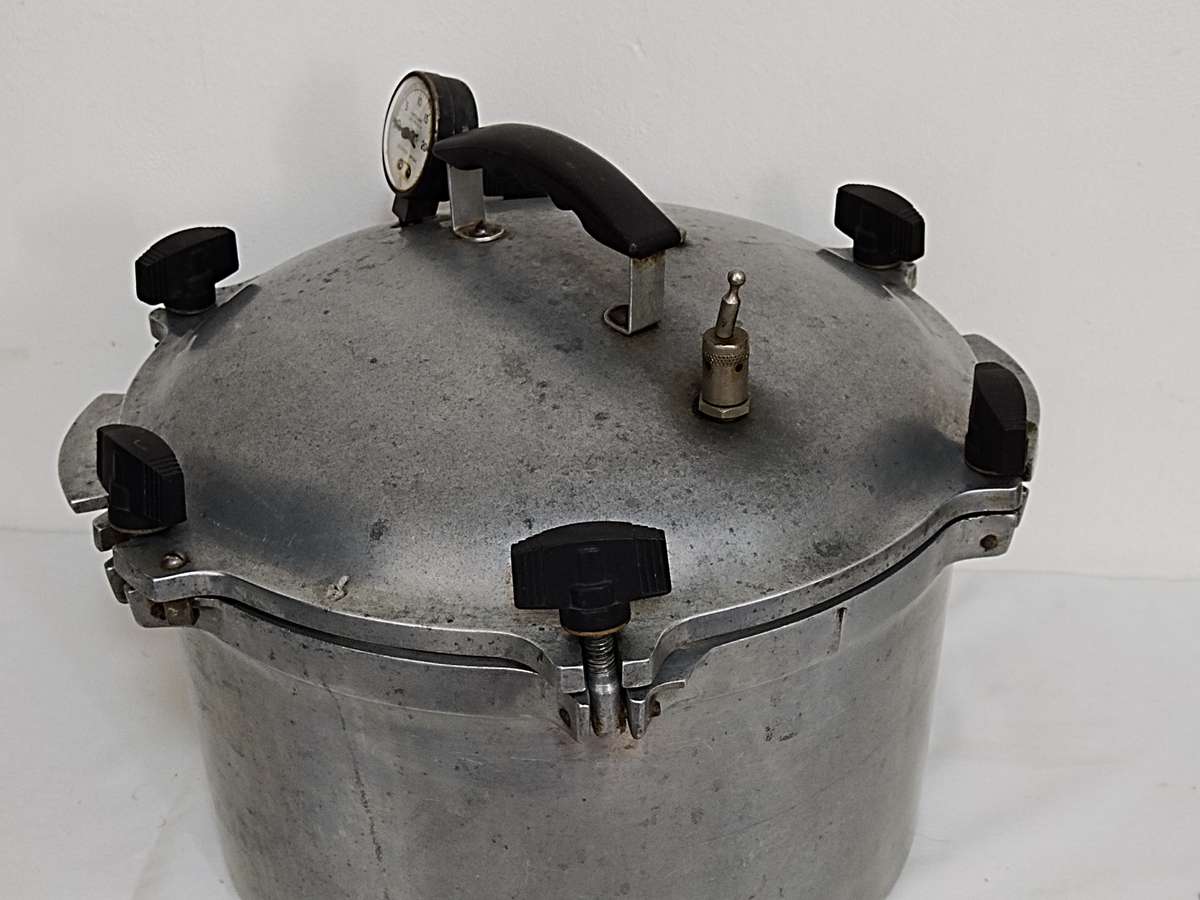American Pressure cooker/canner