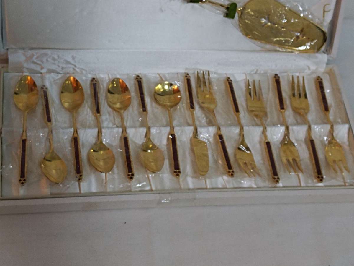 15 Piece gold plated set in original box