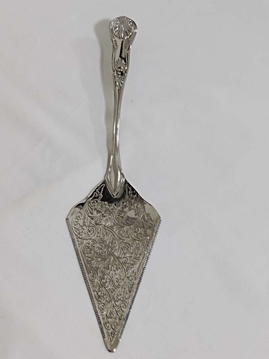 Silver plated Kings Pattern cake/pie lifter
