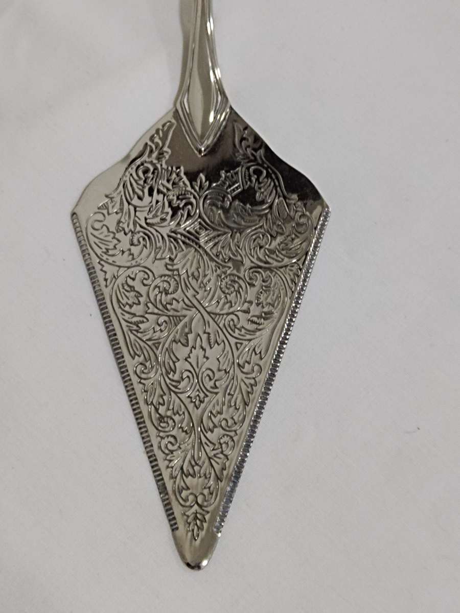 Silver plated Kings Pattern cake/pie lifter