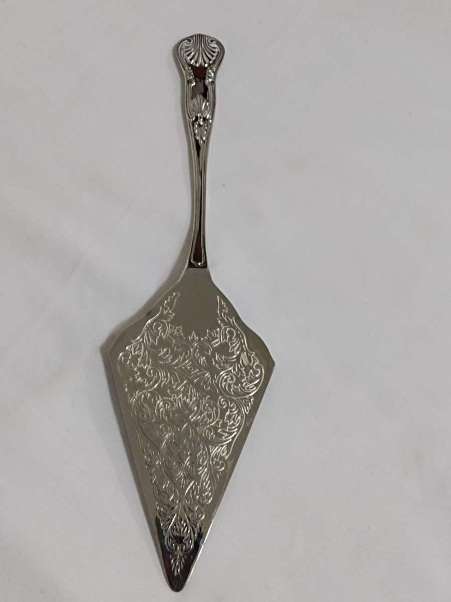 Silver plated Kings Pattern cake/pie lifter
