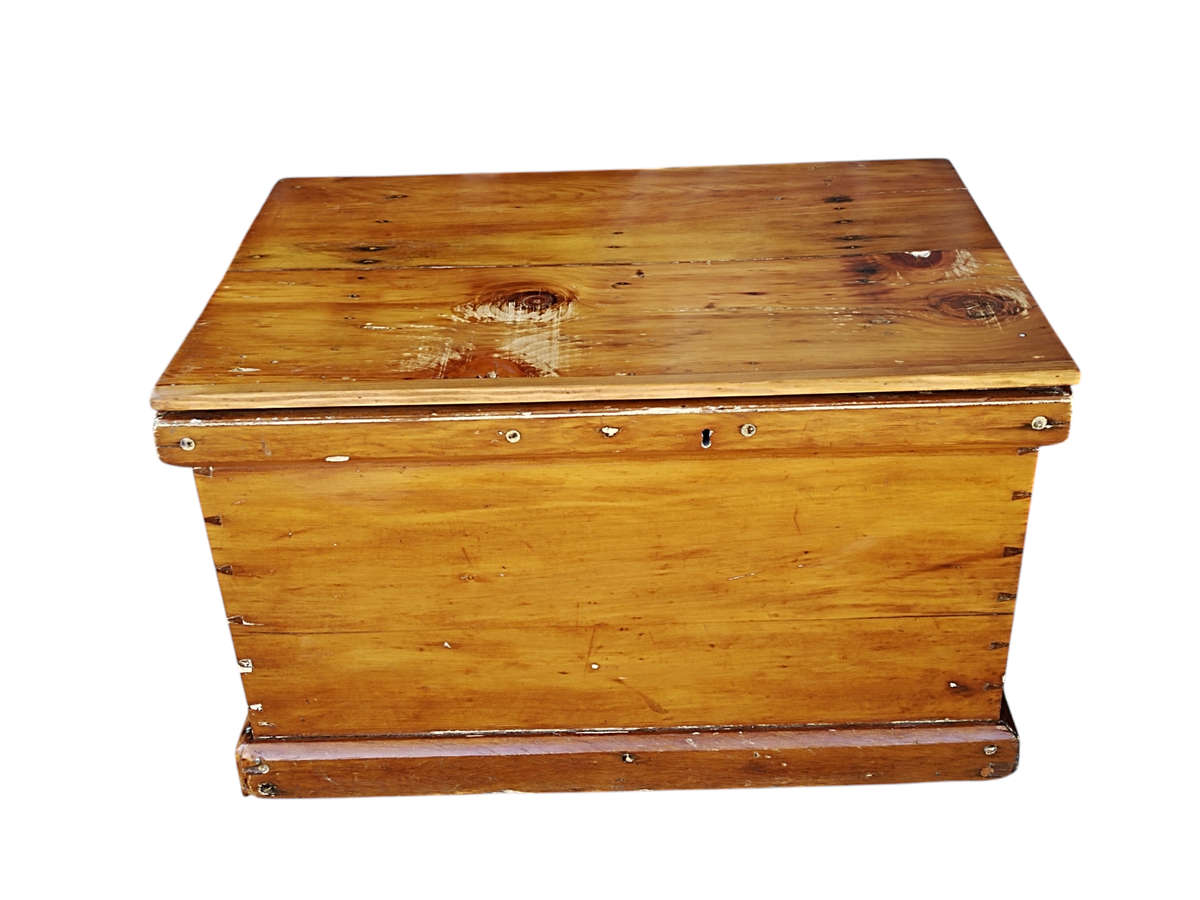 Oregon and yellowwood? 19th century kist