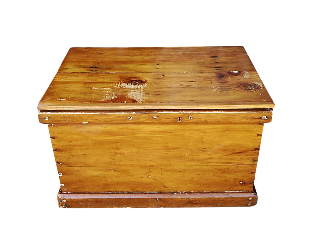 Oregon and yellowwood? 19th century kist