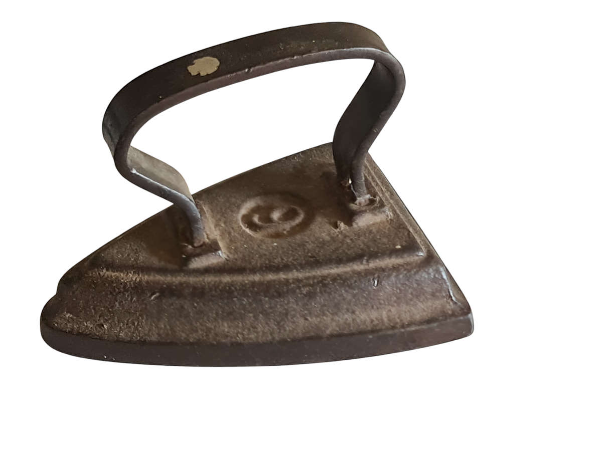 No 6 Sad iron made of cast iron